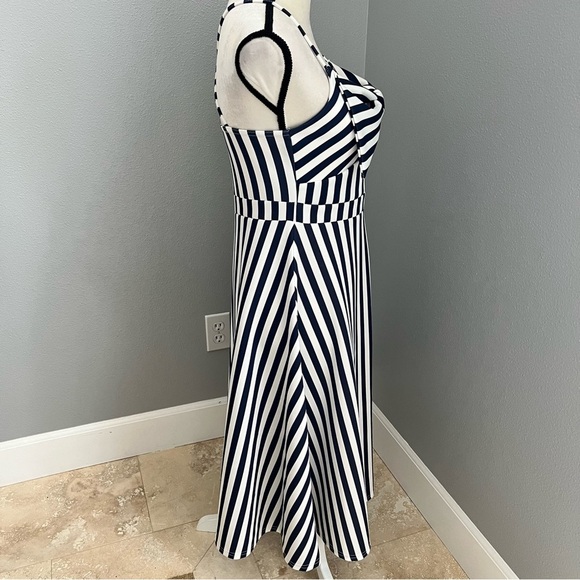 Boohoo Black and White Asymmetrical Tie Front Sundress - Picture 7 of 14